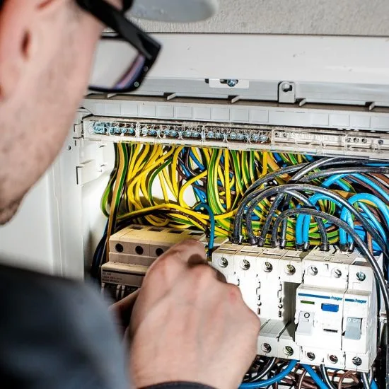 eletricista reparação de quadros elétricos